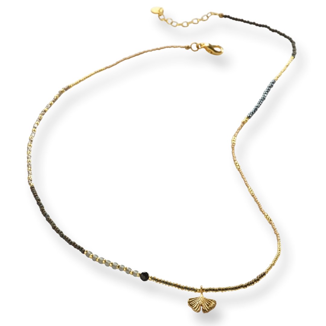 Adventurous black Onyx Necklace Gold Colored